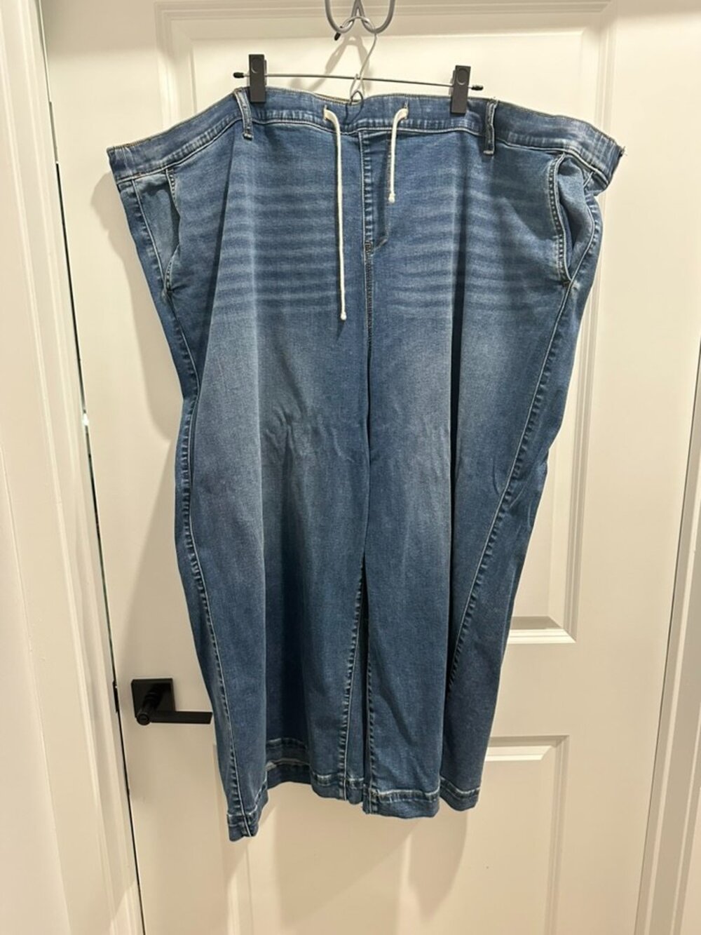 TORRID Weekend Wide Leg Crop Super Soft size 6